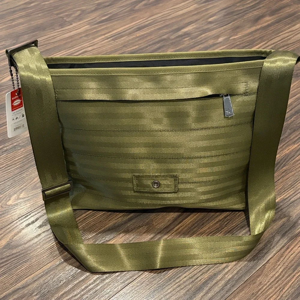 NWT- Harveys Forest Green Men’s Messenger Bag - Picture 7 of 11